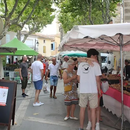 2 Bedroom With Shared Pool In Lovely Market Town Of In Wine Region