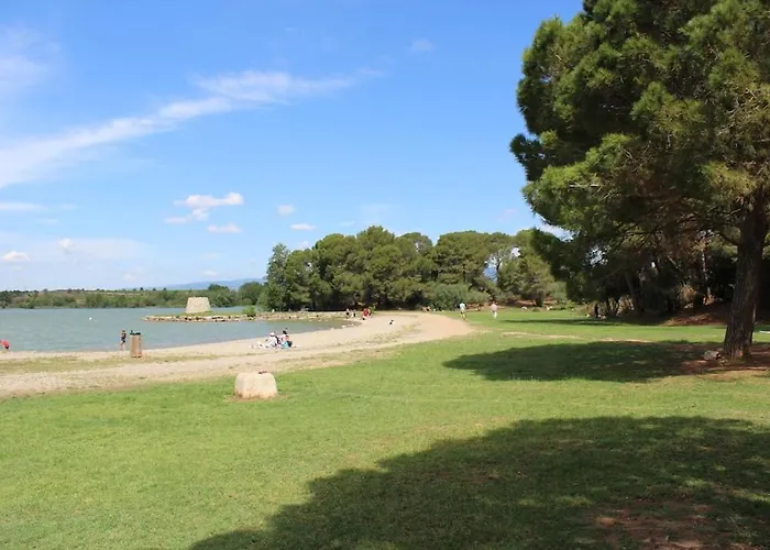 2 Bedroom With Shared Pool In Lovely Market Town Of In Wine Region * Olonzac