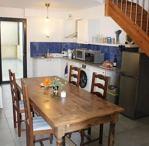 2 Bedroom With Shared Pool In Lovely Market Town Of In Wine Region Olonzac