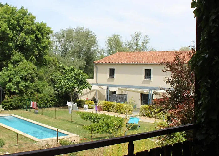 2 Bedroom With Shared Pool In Lovely Market Town Of In Wine Region